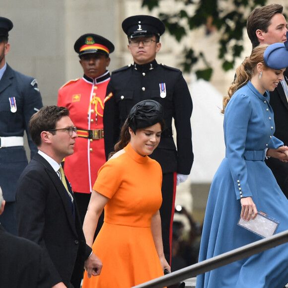 La princesse Eugenie d'York, la princesse Beatrice d'York - Les membres de la famille royale et les invités lors de la messe célébrée à la cathédrale Saint-Paul de Londres, dans le cadre du jubilé de platine (70 ans de règne) de la reine Elisabeth II d'Angleterre. Londres, le 3 juin 2022. 