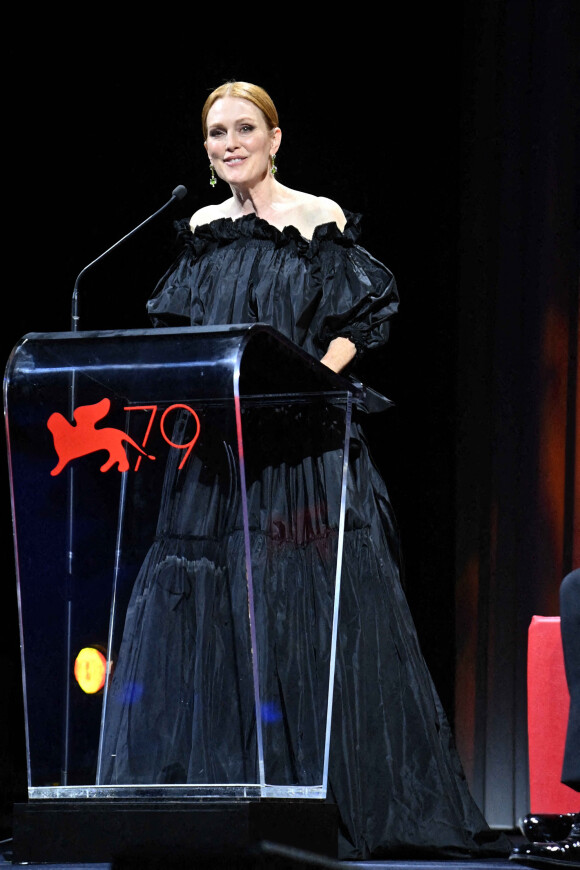 Julianne Moore (robe Christian Dior) à la cérémonie de clôture lors de la 79ème édition du festival international du film de Venise, la Mostra le 10 septembre 2022. © imageSPACE via ZUMA Press Wire / Bestimage