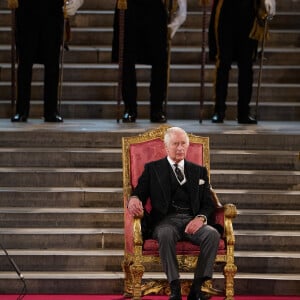 Le roi Charles III d'Angleterre - Les deux Chambres du Parlement se réunissent pour une cérémonie de condoléances à Westminster Hall à Londres, suite au décès de la reine Elisabeth II d'Angleterre. Le 12 septembre 2022 