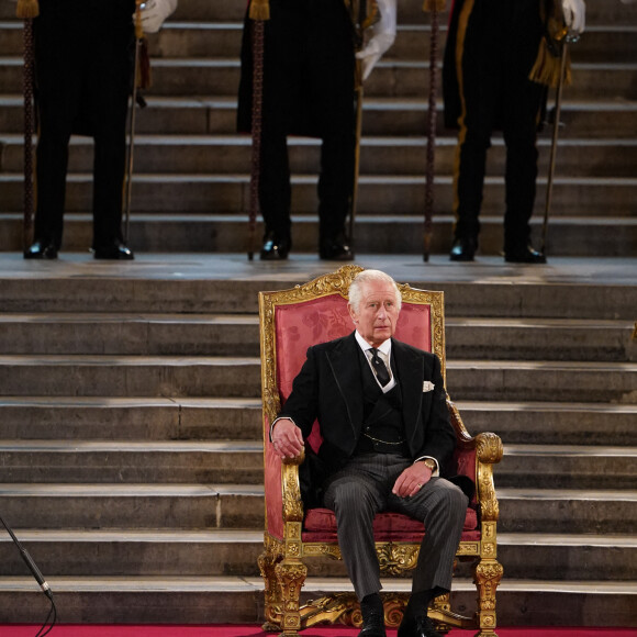 Le roi Charles III d'Angleterre - Les deux Chambres du Parlement se réunissent pour une cérémonie de condoléances à Westminster Hall à Londres, suite au décès de la reine Elisabeth II d'Angleterre. Le 12 septembre 2022 