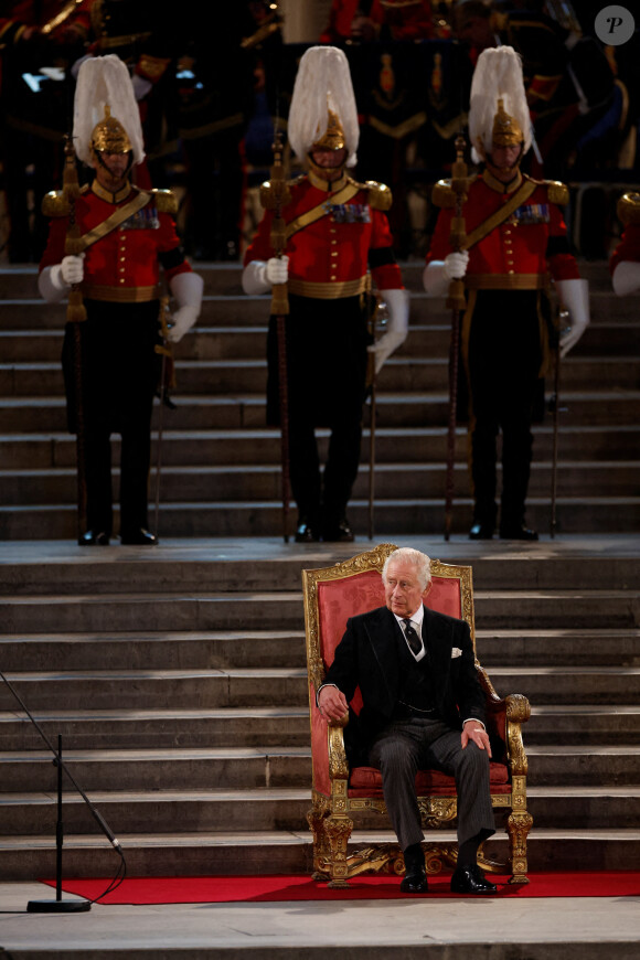 Le roi Charles III d'Angleterre - Les deux Chambres du Parlement se réunissent pour une cérémonie de condoléances à Westminster Hall à Londres, suite au décès de la reine Elisabeth II d'Angleterre. Le 12 septembre 2022 