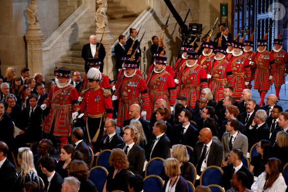 Les deux Chambres du Parlement se réunissent pour une cérémonie de condoléances à Westminster Hall à Londres, suite au décès de la reine Elisabeth II d'Angleterre. Le 12 septembre 2022 