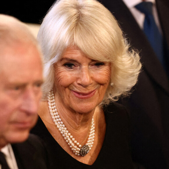 Le roi Charles III d'Angleterre et la reine consort Camilla Parker Bowles - Les deux Chambres du Parlement se réunissent pour une cérémonie de condoléances à Westminster Hall à Londres, suite au décès de la reine Elisabeth II d'Angleterre. Le 12 septembre 2022 