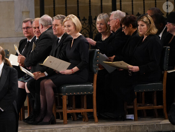 La Première ministre britannique Liz Truss - Les deux Chambres du Parlement se réunissent pour une cérémonie de condoléances à Westminster Hall à Londres, suite au décès de la reine Elisabeth II d'Angleterre. Le 12 septembre 2022 