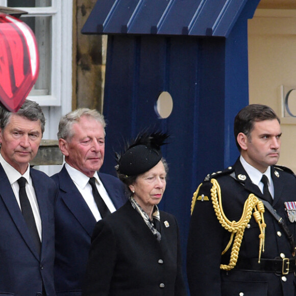 La comtesse Sophie de Wessex, le prince Edward, comte de Wessex, Timothy Laurence, la princesse Anne d'Angleterre - La famille royale d'Angleterre à l'arrivée du cercueil de la reine Elisabeth II d'Angleterre au palais Holyroodhouse à Edimbourg. Le 11 septembre 2022 