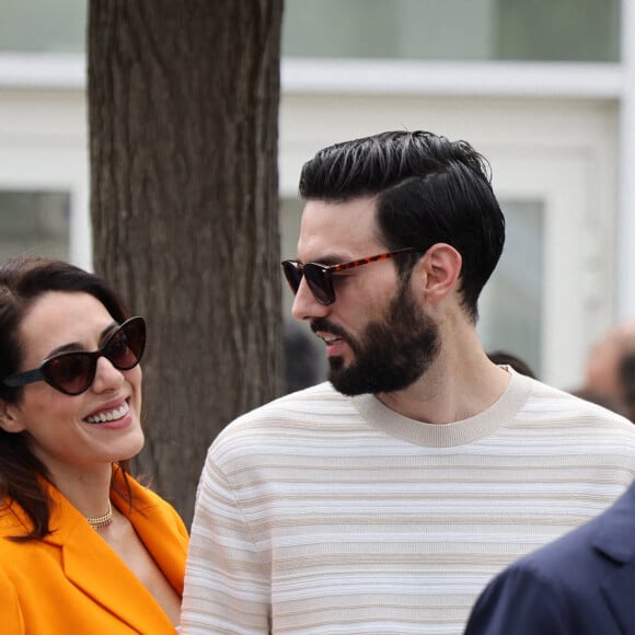Sofia Essaïdi et son compagnon Adrien Galo s'embrassent en marge du Photocall du film "Nostalgia" lors du 75ème Festival International du Film de Cannes, e 25 mai 2022. © Dominique Jacovides / Bestimage 