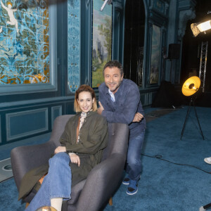 Suzane (Océane Colom), Bernard Montiel lors de l'enregistrement de l'émission "Olympiascope" à Paris, diffusée le 13 septembre à partir de 20 heures sur Olympia TV, une chaîne du groupe Canal+ et en replay sur myCANAL. Le 20 avril 2022 © Jack Tribeca / Bestimage 
