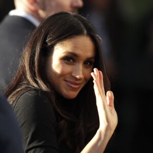 Le prince Harry et sa fiancée Meghan Markle visitent l'académie de Nottingham à l'occasion de la journée mondiale de la lutte contre le Sida à Nottingham lors de leur première visite officielle depuis leurs Fiançailles à Nottingham le 1er decembre 2017. 