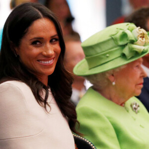 Meghan Markle, duchesse de Sussex, effectue son premier déplacement officiel avec la reine Elisabeth II d'Angleterre, lors de leur visite à Chester. 