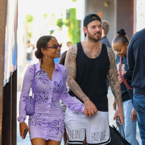 Christina Milian fait du shopping avec sa fille Violet et son mari Matt Pokora (M. Pokora) à Los Angeles le 6 avril 2022.