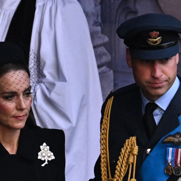 Kate Middleton et le prince William - Pprocession cérémonielle du cercueil de la reine Elizabeth II du palais de Buckingham à Westminster Hall à Londres. Le 14 septembre 2022.