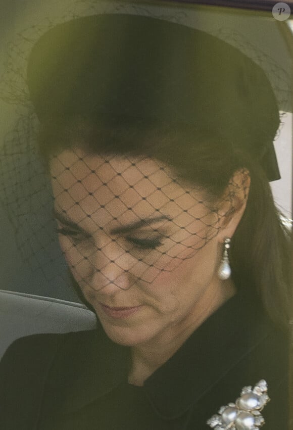 Kate Middleton - Pprocession cérémonielle du cercueil de la reine Elizabeth II du palais de Buckingham à Westminster Hall à Londres. Le 14 septembre 2022. @ Stephen Lock/I-images/ABACAPRESS.COM