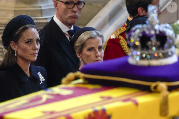Kate Catherine Middleton, princesse de Galles, la comtesse Sophie de Wessex - Intérieur - Procession cérémonielle du cercueil de la reine Elisabeth II du palais de Buckingham à Westminster Hall à Londres. Le 14 septembre 2022