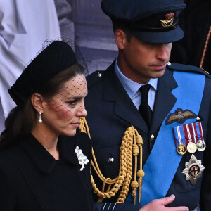 Le prince William, prince de Galles, et Catherine (Kate) Middleton, princesse de Galles - Sortie - Procession cérémonielle du cercueil de la reine Elisabeth II du palais de Buckingham à Westminster Hall à Londres.