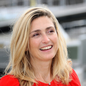 Julie Gayet - Photocall de "L'histoire d'Annette Zelman" - 24e édition du Festival de la Fiction TV de La Rochelle. Le 14 septembre 2022. © Patrick Bernard / Bestimage