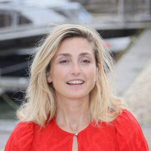 Julie Gayet - Photocall de "L'histoire d'Annette Zelman" - 24e édition du Festival de la Fiction TV de La Rochelle. Le 14 septembre 2022. © Patrick Bernard / Bestimage