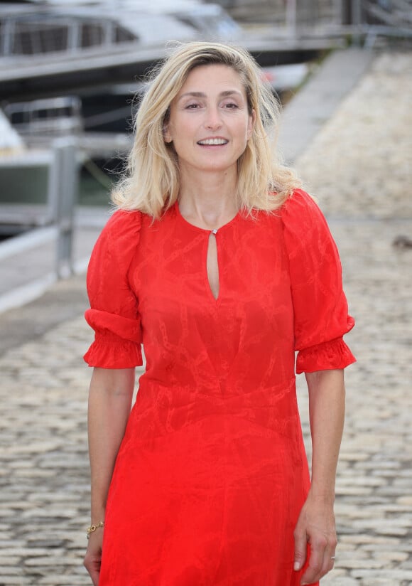 Julie Gayet - Photocall de "L'histoire d'Annette Zelman" - 24e édition du Festival de la Fiction TV de La Rochelle. Le 14 septembre 2022. © Patrick Bernard / Bestimage