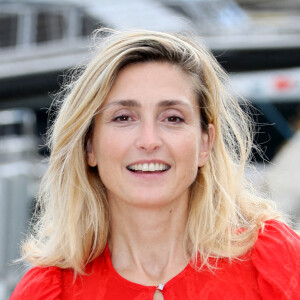 Julie Gayet - Photocall de "L'histoire d'Annette Zelman" - 24e édition du Festival de la Fiction TV de La Rochelle. Le 14 septembre 2022. © Patrick Bernard / Bestimage