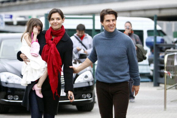 Tom Cruise et Katie Holmes avec leur fille Suri en décembre 2009 à Seville
