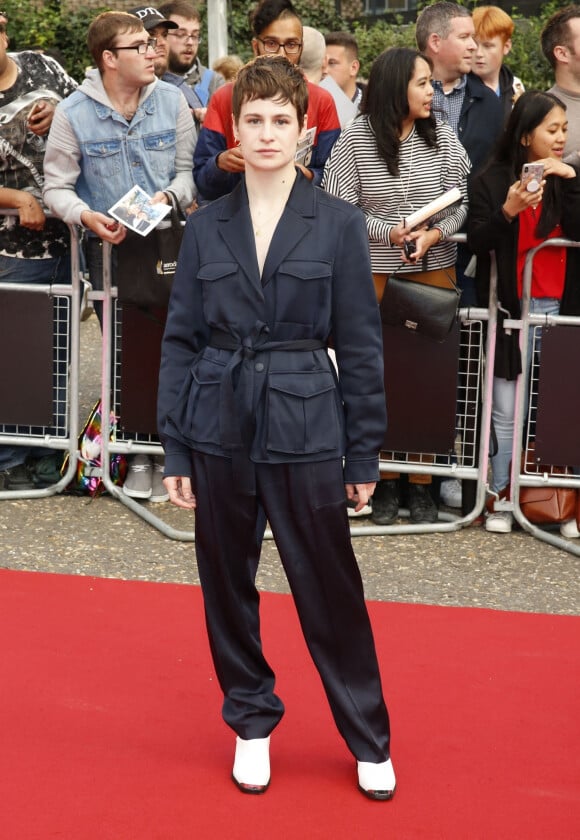 Christine and the Queens - Défilé de mode prêt-à-porter printemps-été 2021 "AMI Alexandre Mattiussi" sur le Pont de Sully à Paris. Le 3 octobre 2020. © Veeren Ramsamy-Christophe Clovis / Bestimage