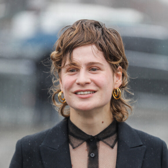 La chanteuse Héloise Letissier (Christine and the Queens) - Arrivées au défilé de mode prêt-à-porter printemps-été 2021 "Dior" au Jardin des Tuileries à Paris. Le 29 septembre 2020 © Christophe Clovis / Bestimage