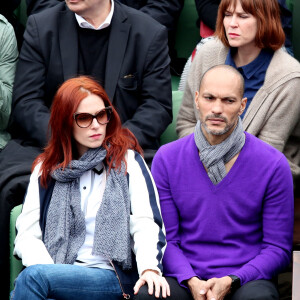 Audrey Fleurot et son compagnon Djibril Glissant dans les tribunes des internationaux de France de Roland Garros à Paris le 4 juin 2016. © Moreau - Jacovides / Bestimage