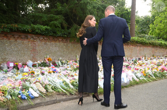 Catherine - Kate - Middleton, princesse de Galles est allée à la rencontre du public avec son époux le prince William, aux portes de Sandringham House à Norfolk, Royaume Uni, le 15 septembre 2022, après la mort de la reine Elisabeth II.