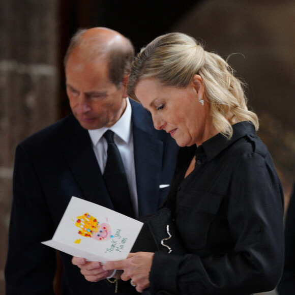 Le prince Edward, duc d'Edimbourg, et Sophie Rhys-Jones, duchesse d'Edimbourg, à la rencontre de la population de Manchester, le 15 septembre 2022.