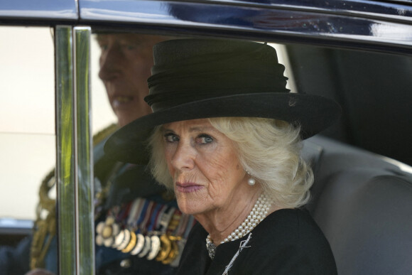 Le roi Charles III d'Angleterre et la reine consort Camilla Parker Bowles - Procession cérémonielle du cercueil de la reine Elisabeth II du palais de Buckingham à Westminster Hall à Londres. Le 14 septembre 2022