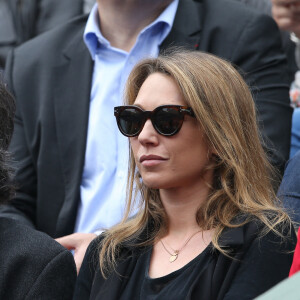 Laura Smet et son compagnon Raphaël dans les tribunes de la finale homme des internationaux de France de Roland Garros à Paris le 5 juin 2016. © Moreau-Jacovides / Bestimage