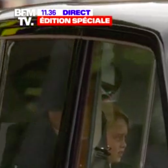 Captures BFM TV - La princesse Charlotte et le prince George arrivent en voiture avec la reine consort Camilla et leur maman, Kate Middleton