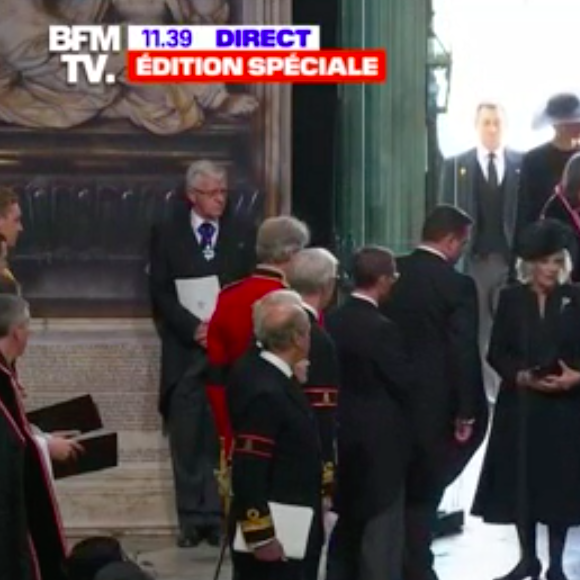 La princesse Charlotte et le prince George arrivent à l'abbaye de Westminster avec la reine consort Camilla et leur maman, Kate Middleton
