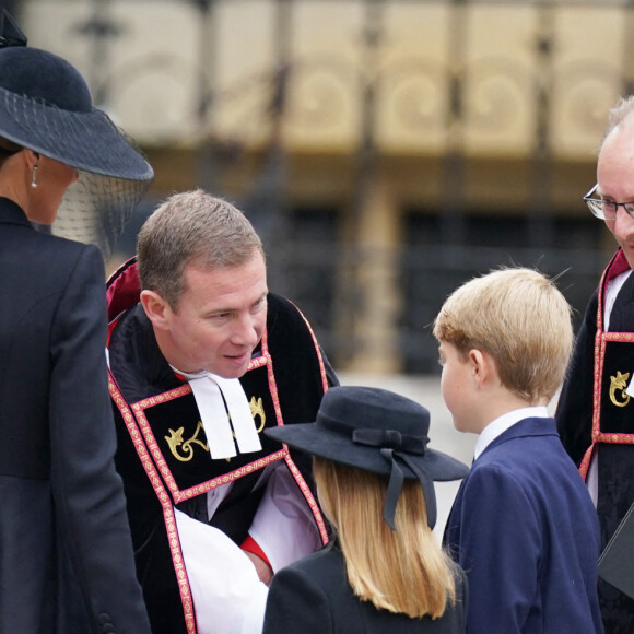 Kate Middleton, princesse de Galles, et ses enfants George et Charlotte à l'entrée de l'abbaye de Westminster à Londres le 19 septembre 2022 Photo : Andrew Milligan/PA Wire.