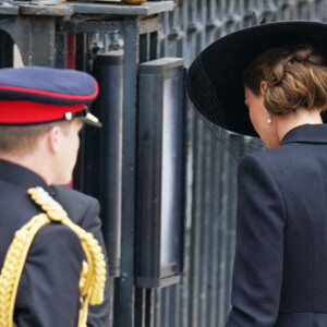 Kate Middleton, princesse de Galles, et ses enfants George et Charlotte à l'entrée de l'abbaye de Westminster à Londres le 19 septembre 2022 Photo : Andrew Milligan/PA Wire.