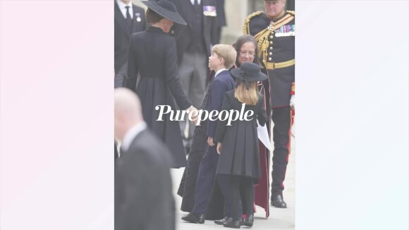 Obsèques d'Elizabeth II : Le prince George au côté de sa soeur Charlotte, avec un chapeau pour marquer l'histoire