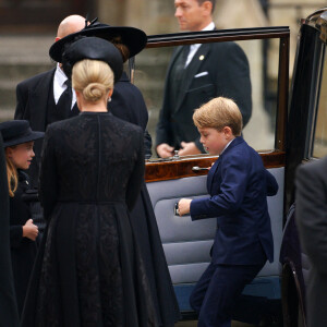 La princesse Charlotte et le prince George de Galles - Arrivées au service funéraire à l'Abbaye de Westminster pour les funérailles d'Etat de la reine Elizabeth II d'Angleterre. Le sermon est délivré par l'archevêque de Canterbury Justin Welby (chef spirituel de l'Eglise anglicane) au côté du doyen de Westminster David Hoyle. Londres, le 19 septembre 2022. © Peter Byrne / PA via Bestimage 