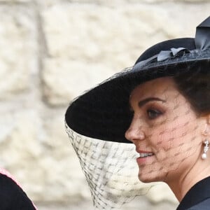 Catherine, princesse de Galles - Arrivées au service funéraire à l'Abbaye de Westminster pour les funérailles d'Etat de la reine Elizabeth II d'Angleterre. Le sermon est délivré par l'archevêque de Canterbury Justin Welby (chef spirituel de l'Eglise anglicane) au côté du doyen de Westminster David Hoyle. Londres, le 19 septembre 2022.