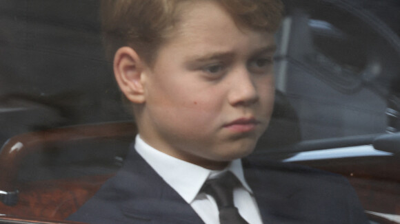 Funérailles d'Elizabeth II : Pourquoi le prince George était-il habillé en bleu marine et pas en noir ?