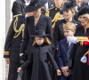 Le prince George de Galles et la princesse Charlotte aux funérailles de la reine Elizabeth II d'Angleterre à l'Abbaye de Westminster.