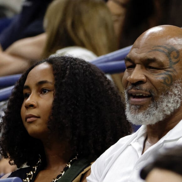 Mike Tyson et sa fille Milan dans les tribunes lors de l'US Open au the USTA Billie Jean King National Tennis Center à New York City, New York, Etats-Unis, le 2 septembre 2022.