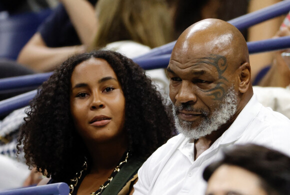 Mike Tyson et sa fille Milan dans les tribunes lors de l'US Open au the USTA Billie Jean King National Tennis Center à New York City, New York, Etats-Unis, le 2 septembre 2022.