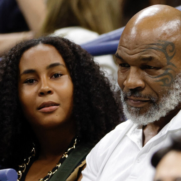 Mike Tyson et sa fille Milan dans les tribunes lors de l'US Open au the USTA Billie Jean King National Tennis Center à New York City, New York, Etats-Unis, le 2 septembre 2022.