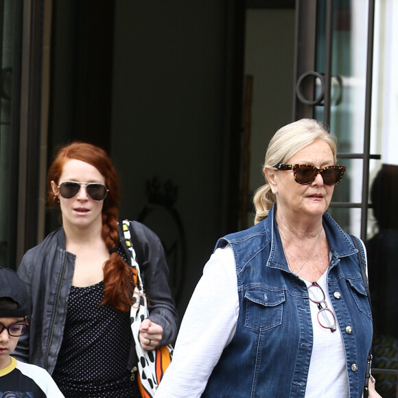 Eddy et Nelson, les jumeaux de Céline Dion à la sortie de l'hôtel Royal Monceau à Paris le 1er aout 2017.