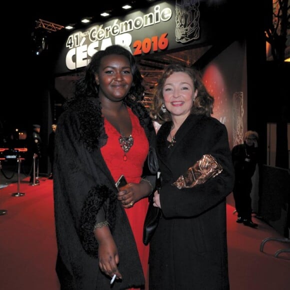 Catherine Frot et sa fille Suzanne quittant la 41e Cérémonie des César au théâtre du Châtelet à Paris. Le 26 février 2016.