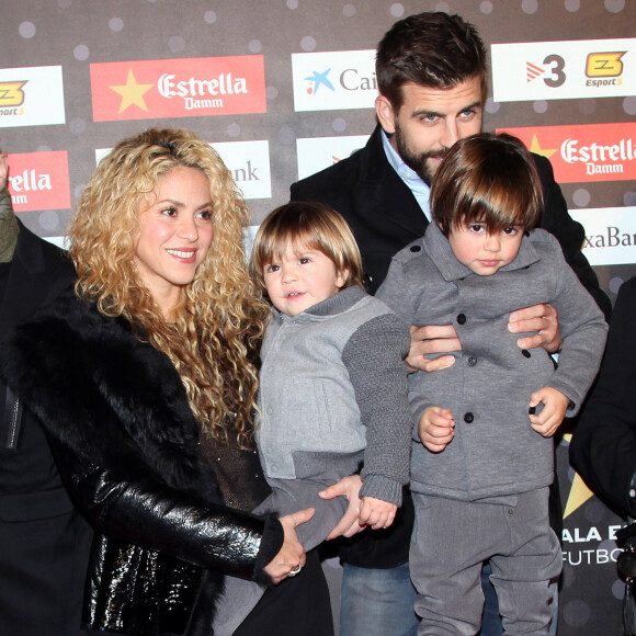 Shakira, son compagnon Gerard Piqué et ses fils Milan et Sasha - Gerard Piqué reçoit un prix lors de la 5ème édition du "Catalan football stars" à Barcelone, Espagne, le 28 novembre 2016.