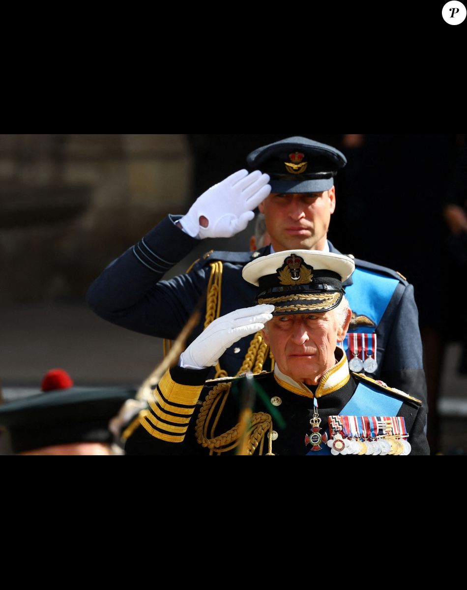 Le roi Charles III d'Angleterre et le prince William, prince de Galles arrivent à l'Abbaye de Westminster pour les funérailles d'Etat de la reine Elizabeth II à Londres, Royaume Uni, le 19 septembre 2022.
