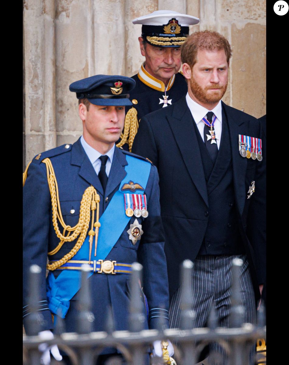 Le prince William, prince de Galles et Le prince Harry, duc de Sussex - Funérailles d'Etat de la reine Elizabeth II d'Angleterre, à Londres, Royaume Uni, le 19 septembnre 2022.