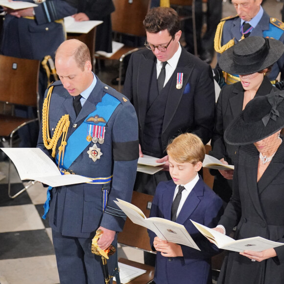 Le prince William, prince de Galles, le prince George, Catherine Kate Middleton, princesse de Galles, la princesse Charlotte - Service funéraire à l'Abbaye de Westminster pour les funérailles d'Etat de la reine Elizabeth II d'Angleterre. Le sermon est délivré par l'archevêque de Canterbury Justin Welby (chef spirituel de l'Eglise anglicane) au côté du doyen de Westminster David Hoyle. Londres, le 19 septembre 2022. © Dominic Lipinski / PA via Bestimage 
