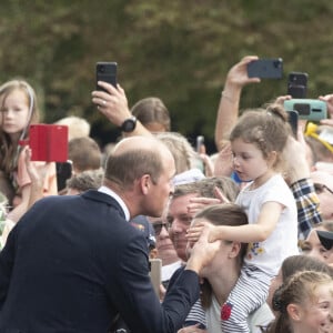 Le prince de Galles William à la rencontre de la foule devant le château de Windsor, suite au décès de la reine Elisabeth II d'Angleterre. Le 10 septembre 2022 