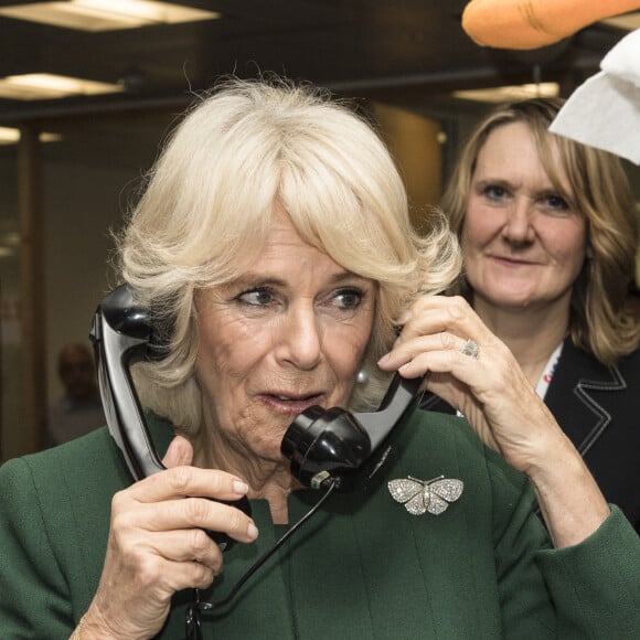 Camilla Parker Bowles, duchesse de Cornouailles visile la société de courtage ICAP lors d'une journée de charité organisé par les employés à Londres le 5 décembre 2017